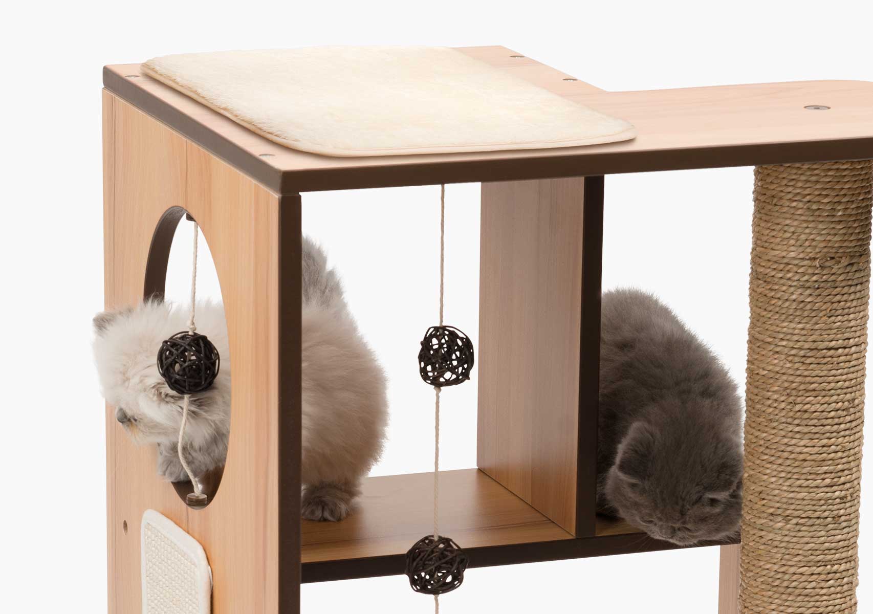 Cat towers with natural scratching posts and mats