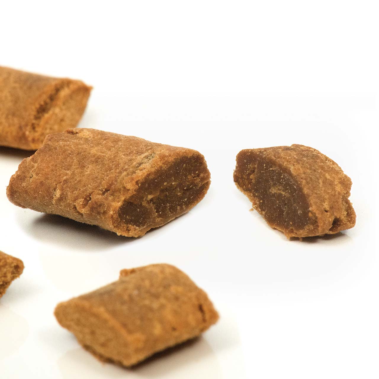 Crunchy cat snacks fortified with taurine
