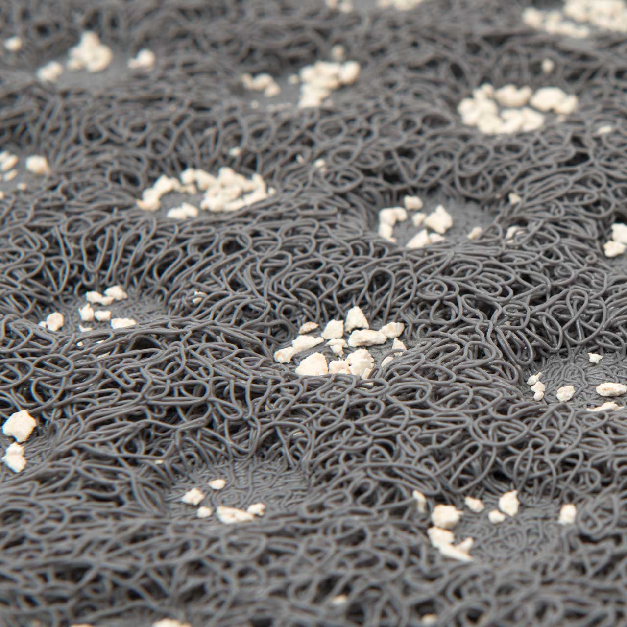 Dual-textured litter mat to catch small and large litter particles