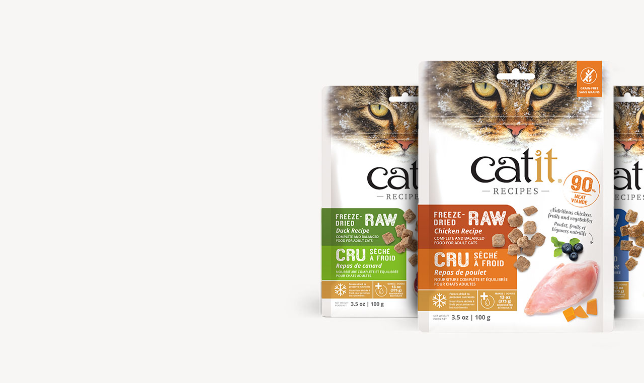 Catit freeze-dried cat food packaging in duck and chicken recipes
