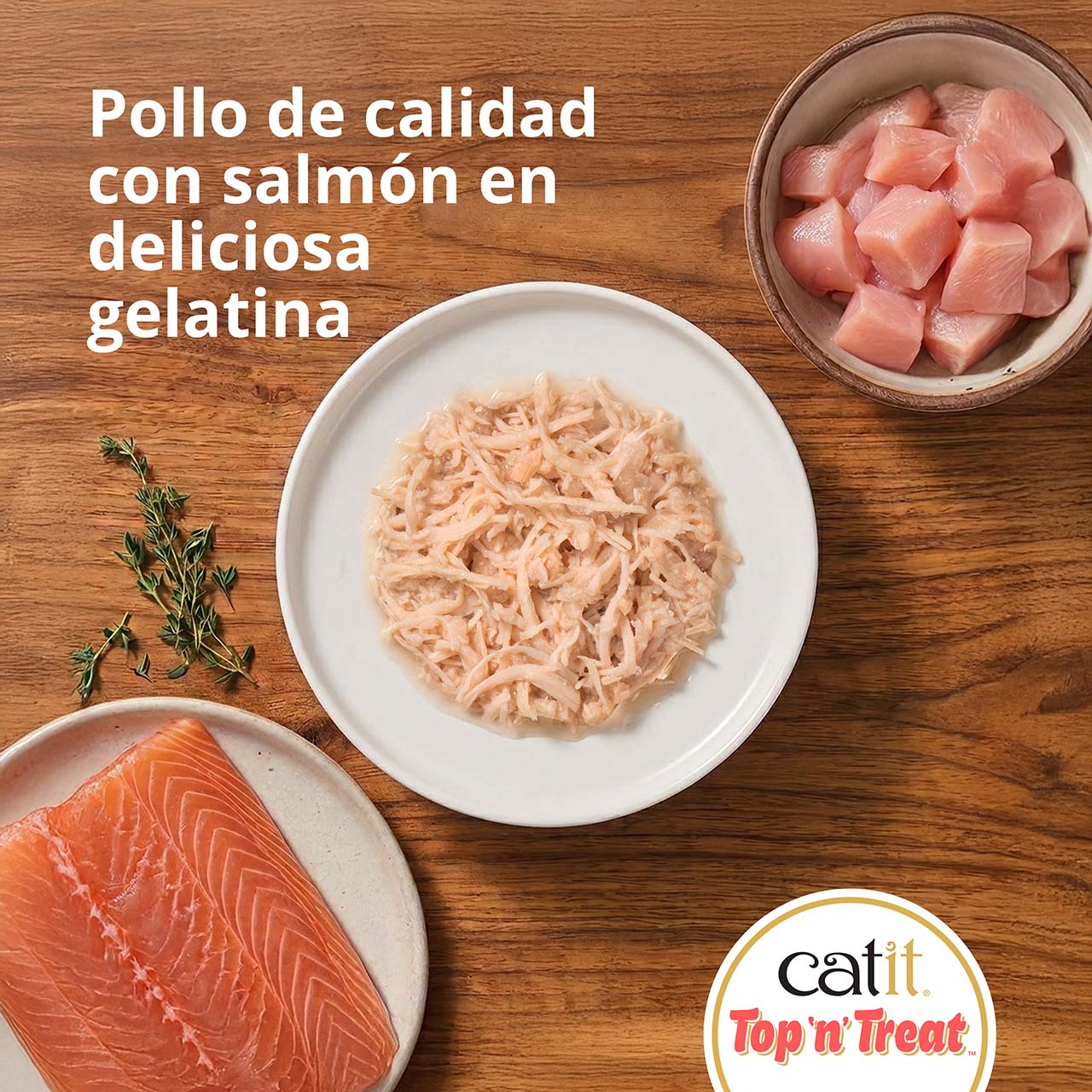 Vista superior de Top 'n' Treat de pollo con salmón