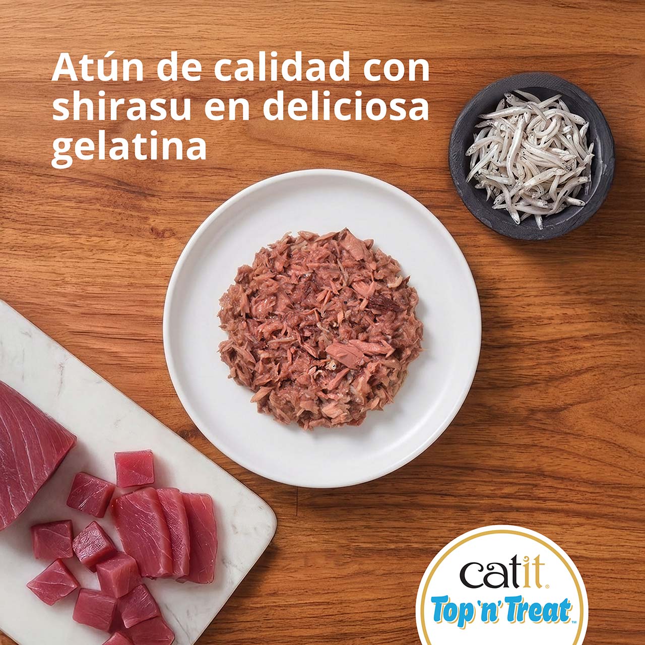 Vista superior de Top 'n' Treat de atún con shirasu