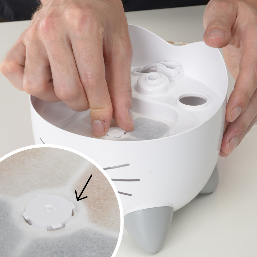Clicking the PIXI Filter secure in the PIXI Mini Fountain