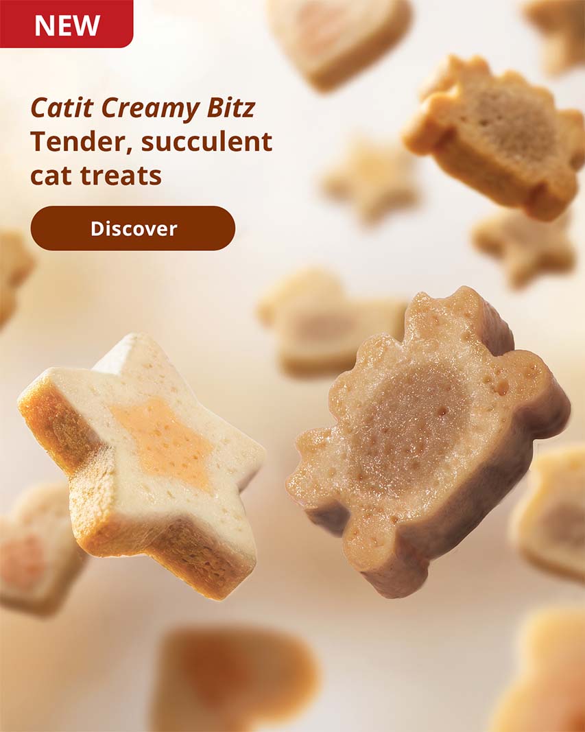 Catit Creamy Bitz - Tender, succulent cat treats. Creamy Bitz treats flowing around, zoom-in on crab figure and star figure